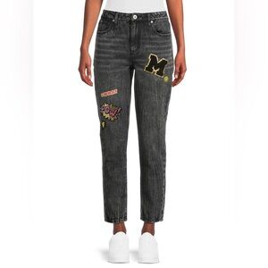 No Boundaries' Super High Rise Mom Jeans